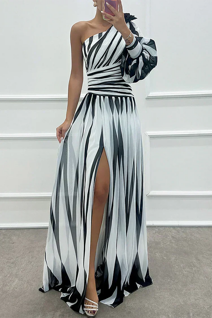 Aurora | Elegant Striped Dress with One Shoulder - Maison Léa &amp; Lou