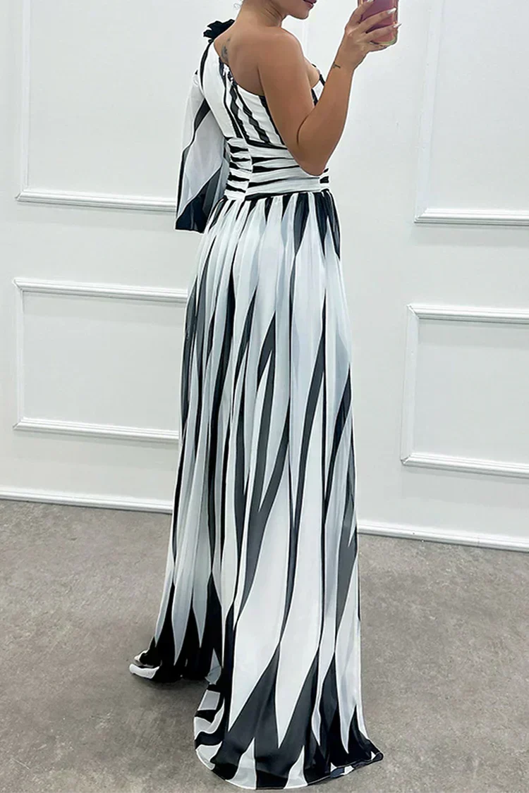 Aurora | Elegant Striped Dress with One Shoulder - Maison Léa &amp; Lou