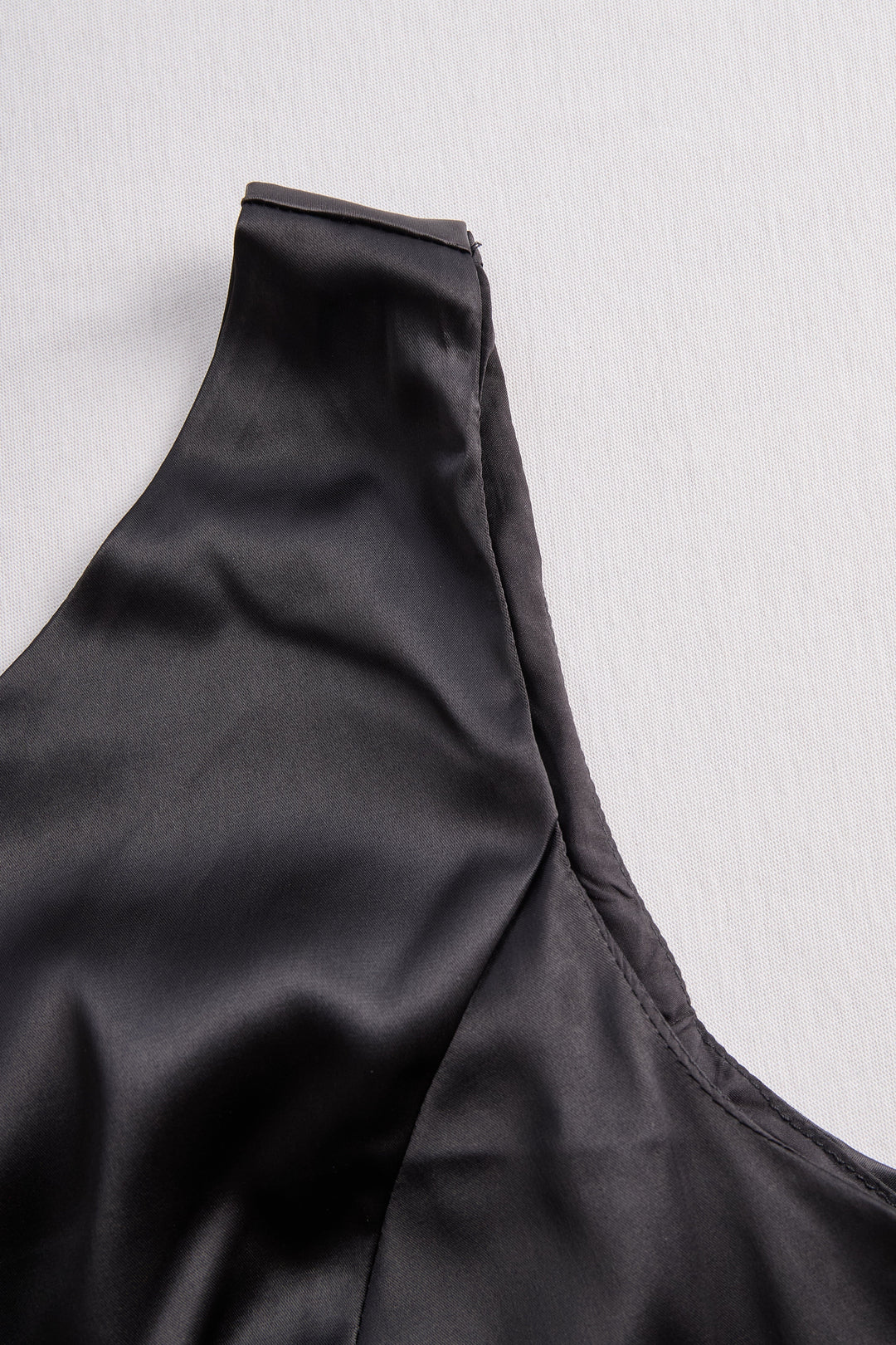 Hannah | One-Shoulder Black Gown - Maison Léa &amp; Lou